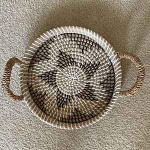 12” basket round tray with handles